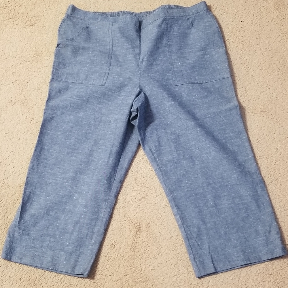 Women's Plus Size Chambray Capri Pants